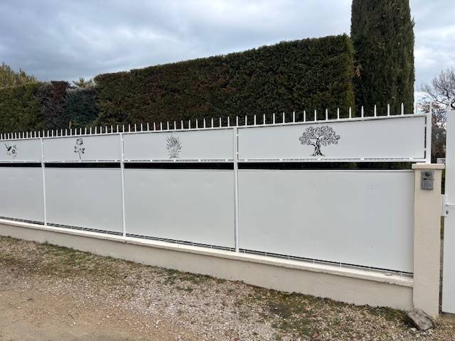 Fabrication de clôture Châteaurenard 13160 dans les bouches du Rhône