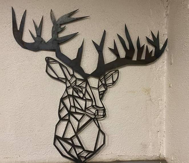 DECORATION MURALE EN FER DECOUPEE AU PLASMA TETE DE CERF EN ORIGAMI A PARTIR DE 80 € Artisan