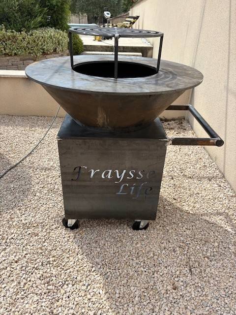 BRASERO ROND SUR ROULETTES 1MX1M A AUBIGNAN, VAUCLUSE 