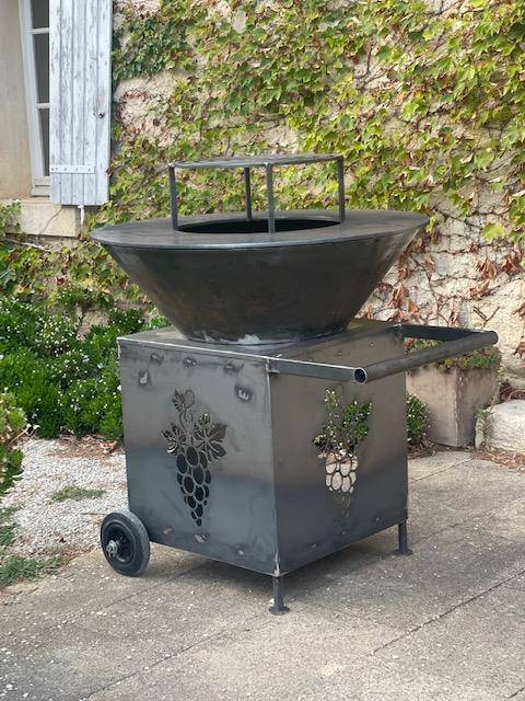 BRASERO ROND SUR ROULETTES 1MX1M A AUBIGNAN, VAUCLUSE 