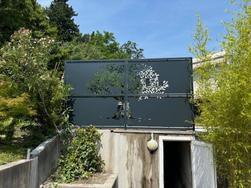 BRISE VUE PERSONNALISE A AUBIGNAN, VAUCLUSE