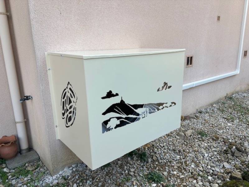 CACHE CLIMATISEUR A AUBIGNAN, VAUCLUSE