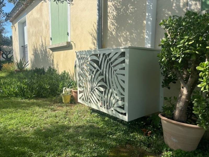 CACHE CLIMATISEUR A AUBIGNAN, VAUCLUSE