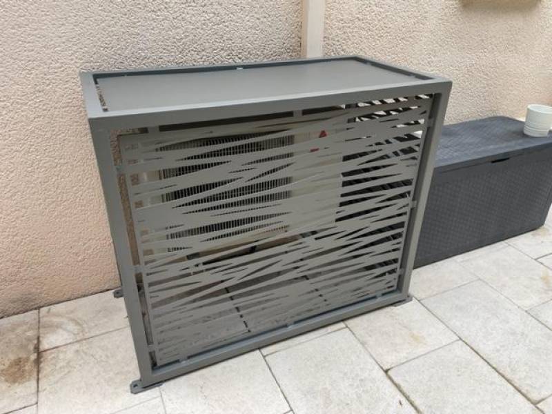 CACHE CLIMATISEUR A AUBIGNAN, VAUCLUSE