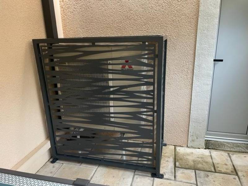 CACHE CLIMATISEUR A AUBIGNAN, VAUCLUSE