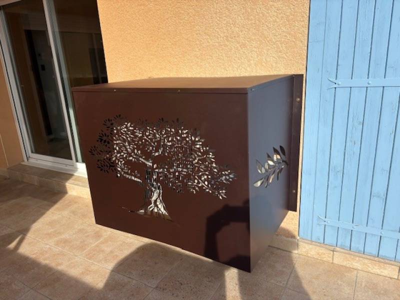 CACHE CLIMATISEUR A AUBIGNAN, VAUCLUSE