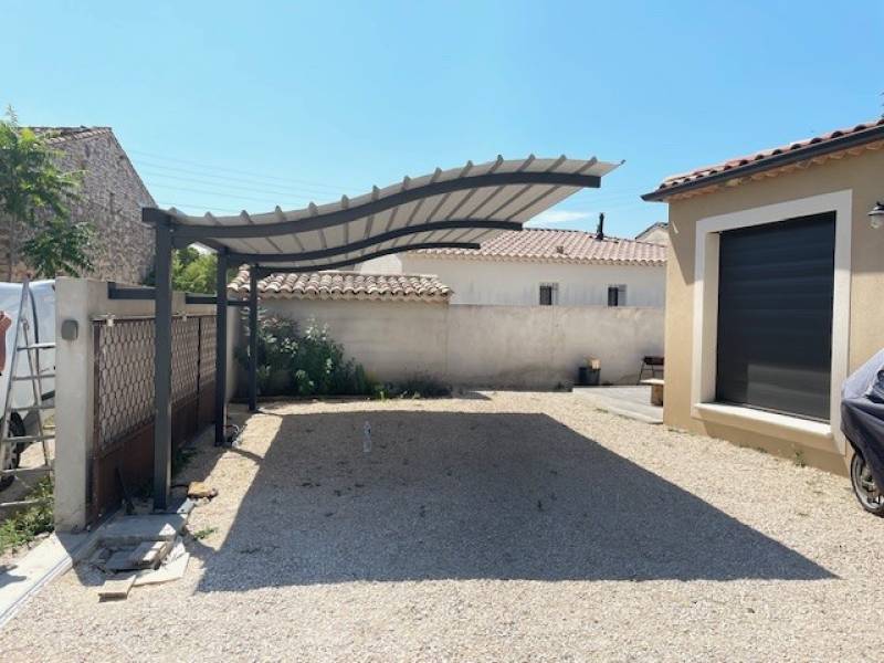 CARPORT EN FER A AUBIGNAN, VAUCLUSE