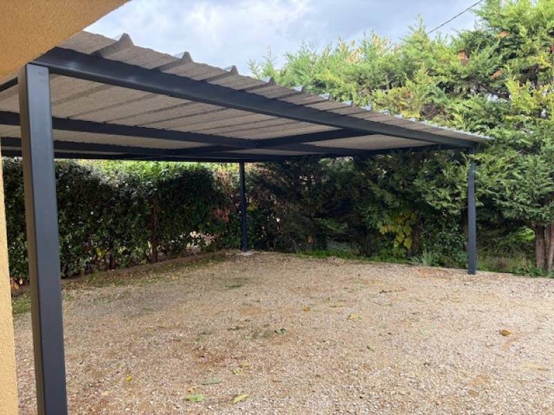 CARPORT EN FER A AUBIGNAN, VAUCLUSE