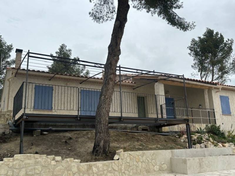 STRUCTURE + GARDE CORPS A AUBIGNAN, VAUCLUSE