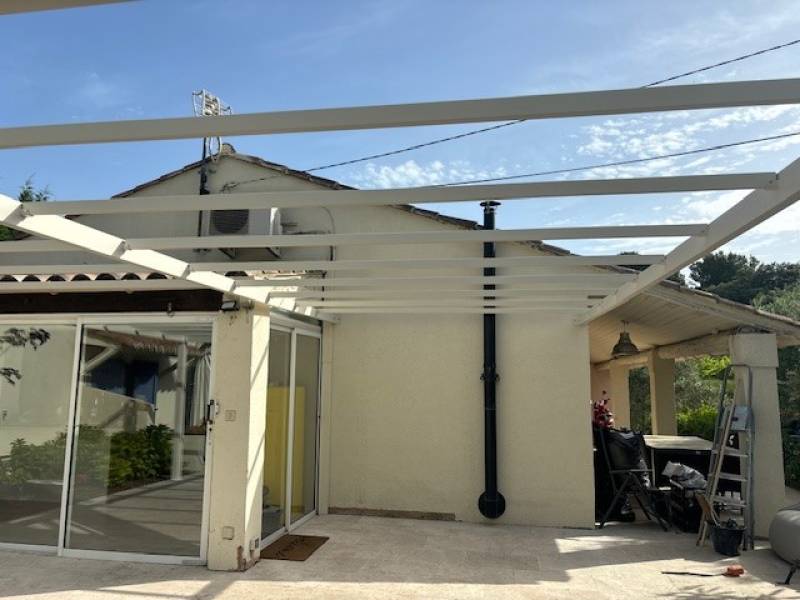 TONNELLE MODERNE A AUBIGNAN, VAUCLUSE