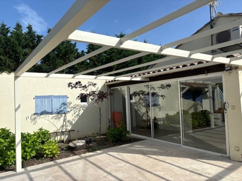 TONNELLE MODERNE A AUBIGNAN, VAUCLUSE