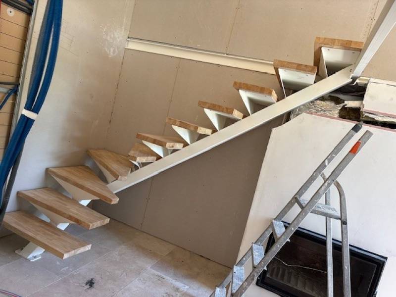 ESCALIERS EN FER ET BOIS A AUBIGNAN, VAUCLUSE