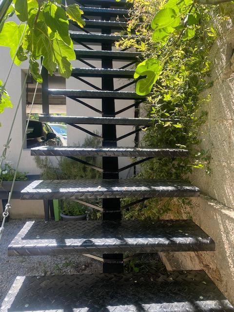 ESCALIERS EXTERIEURS EN FER A AUBIGNAN, VAUCLUSE
