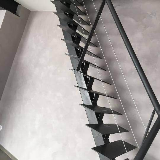 ESCALIERS EN FER INTERIEUR A AUBIGNAN, VAUCLUSE