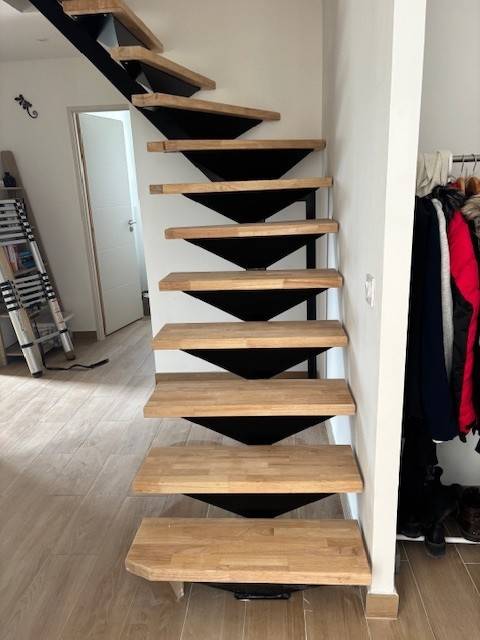 ESCALIERS EN FER ET BOIS A AUBIGNAN, VAUCLUSE