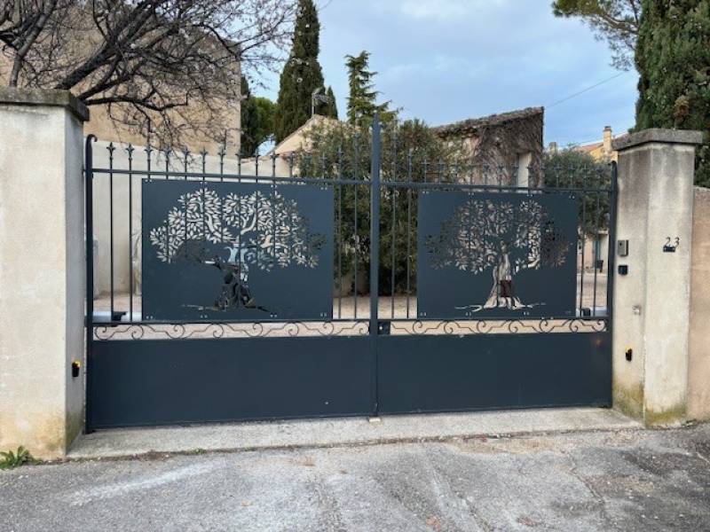 PORTAIL BARREAUDE A AUBIGNAN, VAUCLUSE