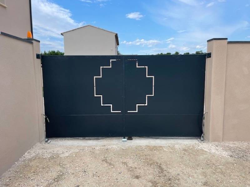 PORTAIL DEUX VANTAUX A AUBIGNAN, VAUCLUSE