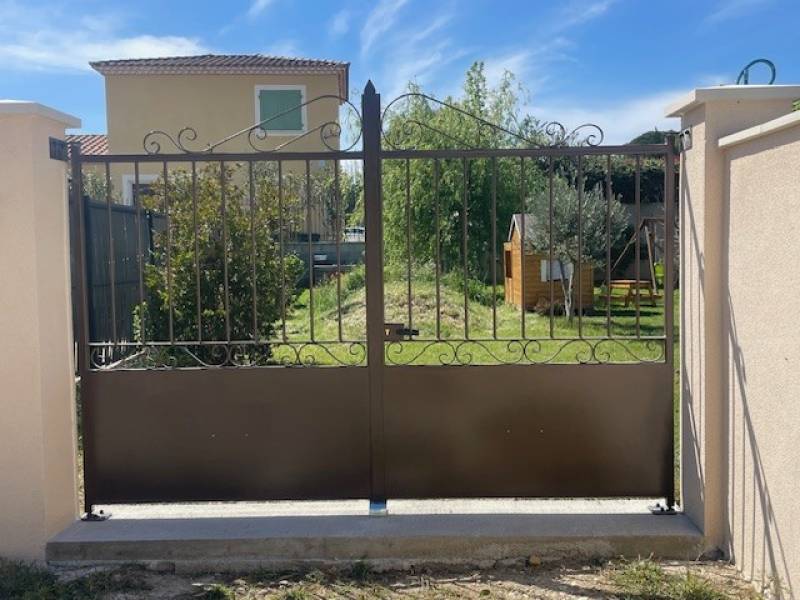 PORTAIL BARREAUDE A AUBIGNAN, VAUCLUSE