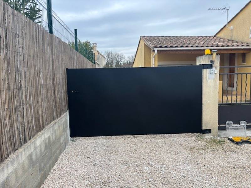 PORTAIL 1 VANTAIL A AUBIGNAN, VAUCLUSE 