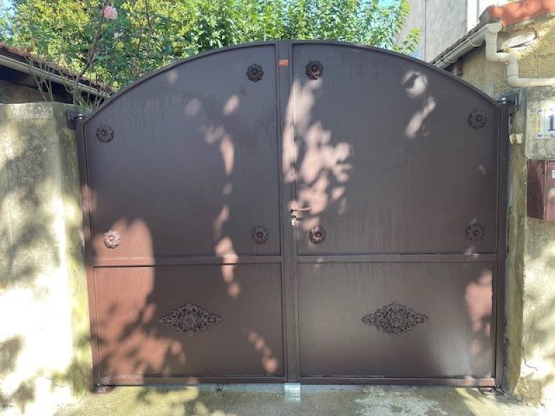 PORTAIL DEUX VANTAUX A AUBIGNAN, VAUCLUSE