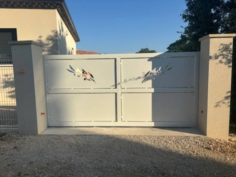 PORTAIL COULISSANT A AUBIGNAN, VAUCLUSE