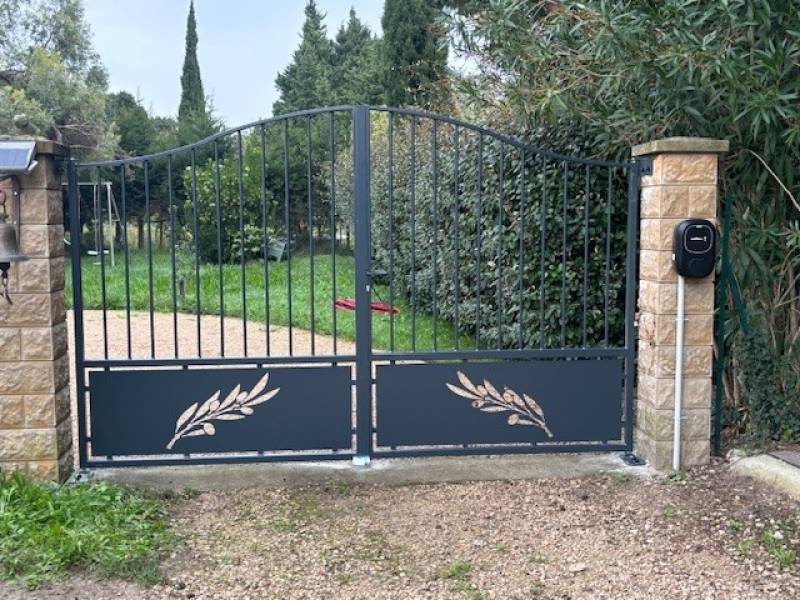 PORTAIL BARREAUDE A AUBIGNAN, VAUCLUSE