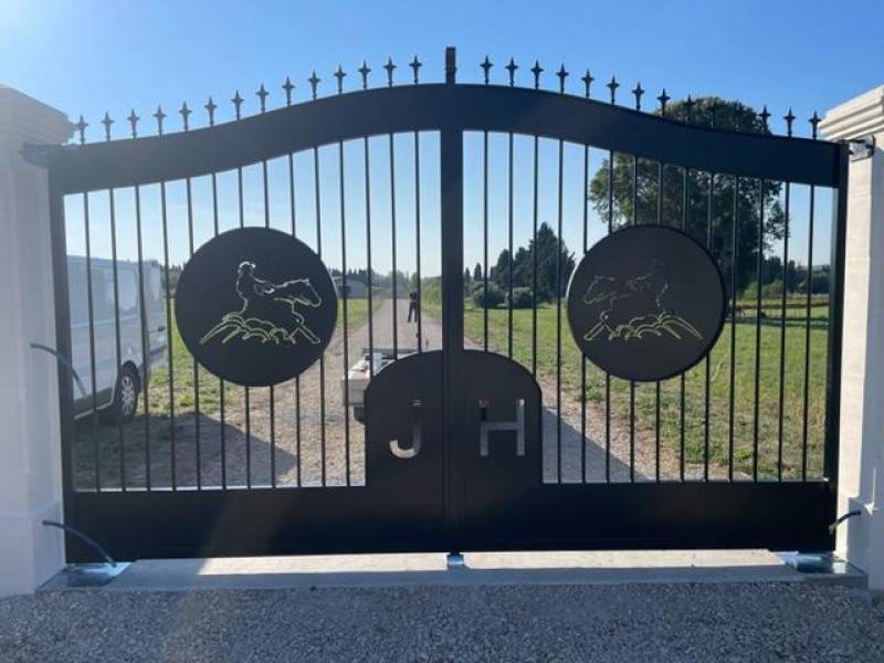 PORTAIL BARREAUDE A AUBIGNAN, VAUCLUSE