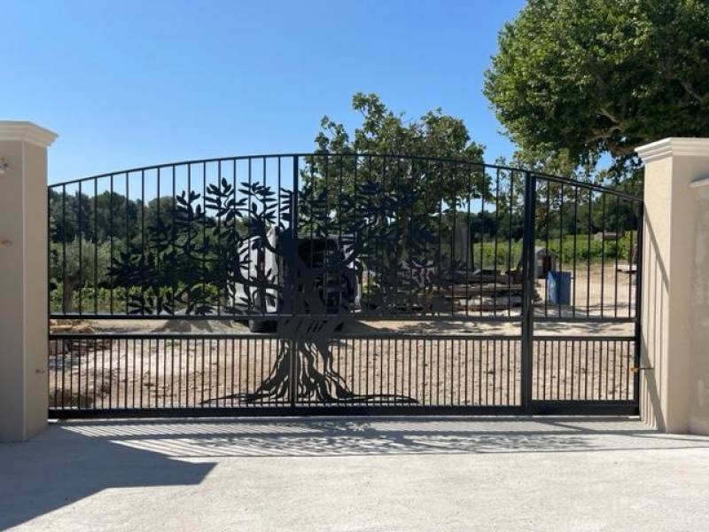 PORTAIL + PORTILLON A AUBIGNAN, VAUCLUSE