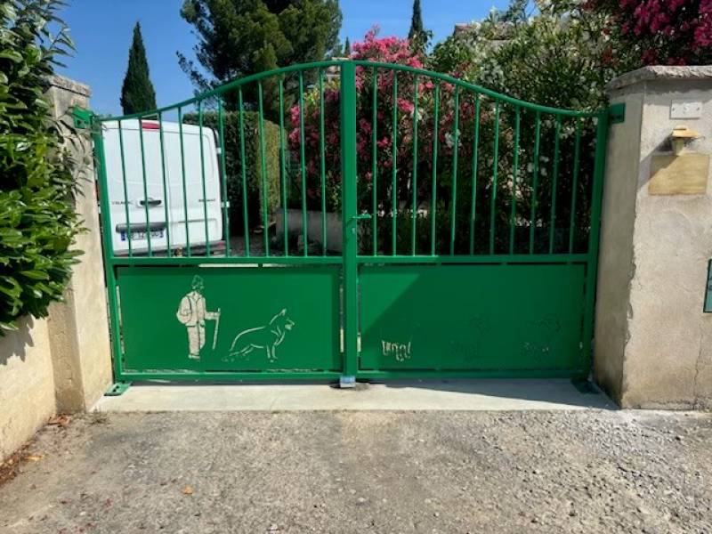 PORTAIL DEUX VANTAUX A AUBIGNAN, VAUCLUSE