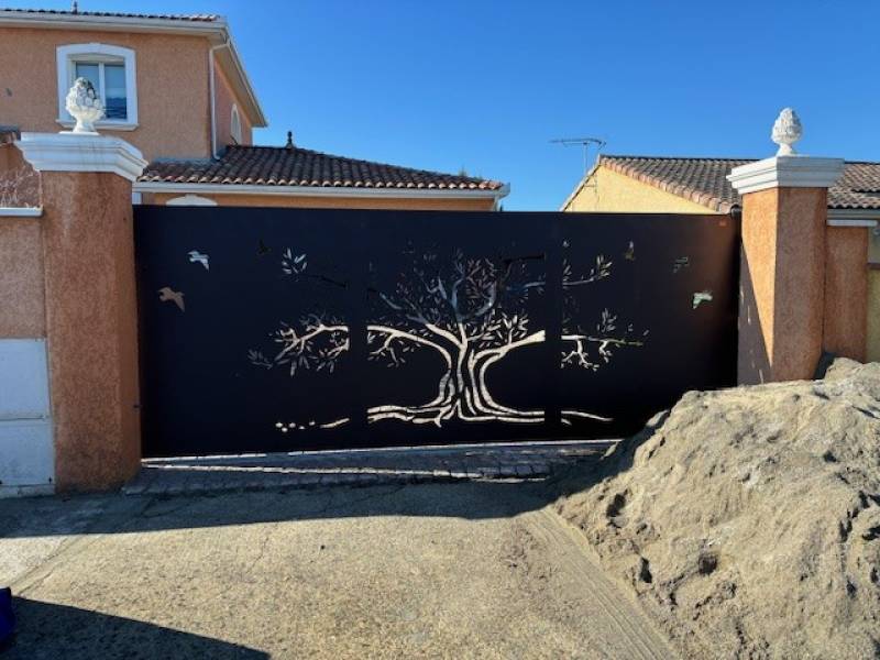 PORTAIL COULISSANT A AUBIGNAN, VAUCLUSE