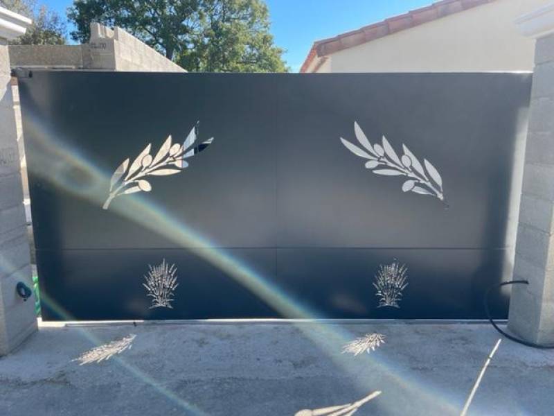 PORTAIL COULISSANT A AUBIGNAN, VAUCLUSE