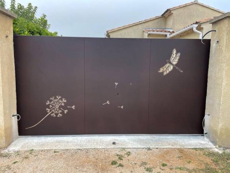 PORTAIL COULISSANT A AUBIGNAN, VAUCLUSE