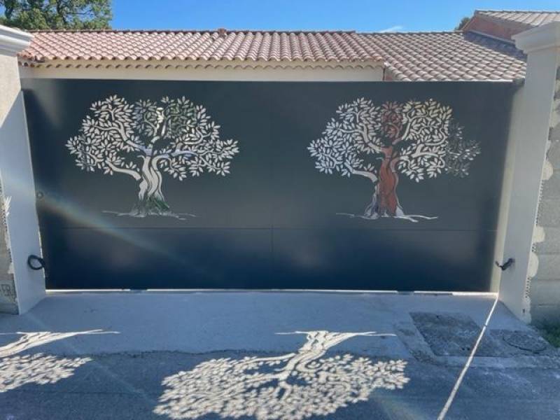 PORTAIL COULISSANT A AUBIGNAN, VAUCLUSE