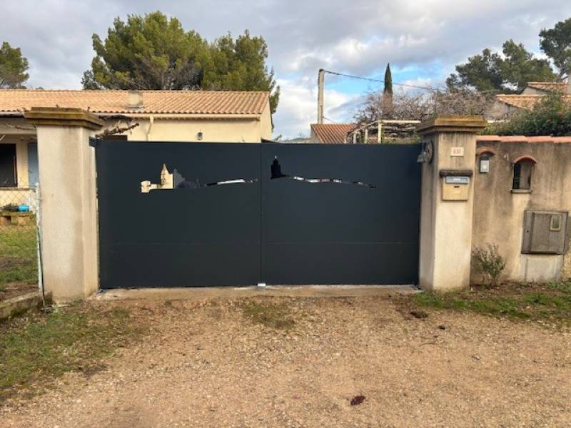 PORTAIL 2 VANTAUX A AUBIGNAN, VAUCLUSE