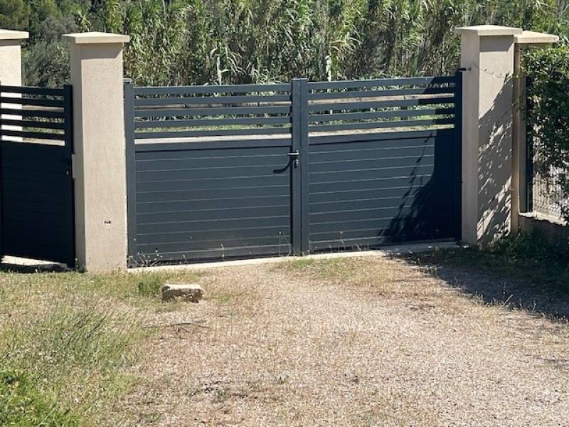 PORTAIL DEUX VANTAUX A AUBIGNAN, VAUCLUSE