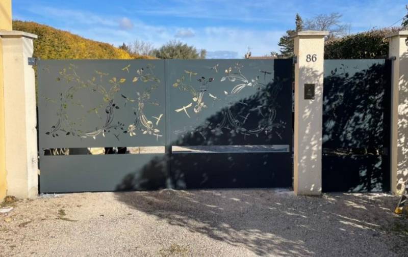 PORTAIL + PORTILLON A AUBIGNAN, VAUCLUSE