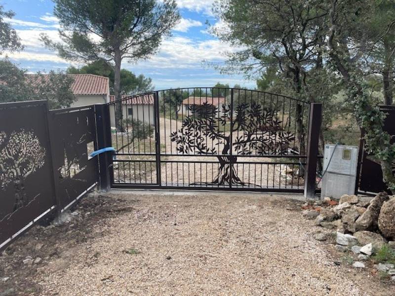 PORTAIL + PORTILLON A AUBIGNAN, VAUCLUSE