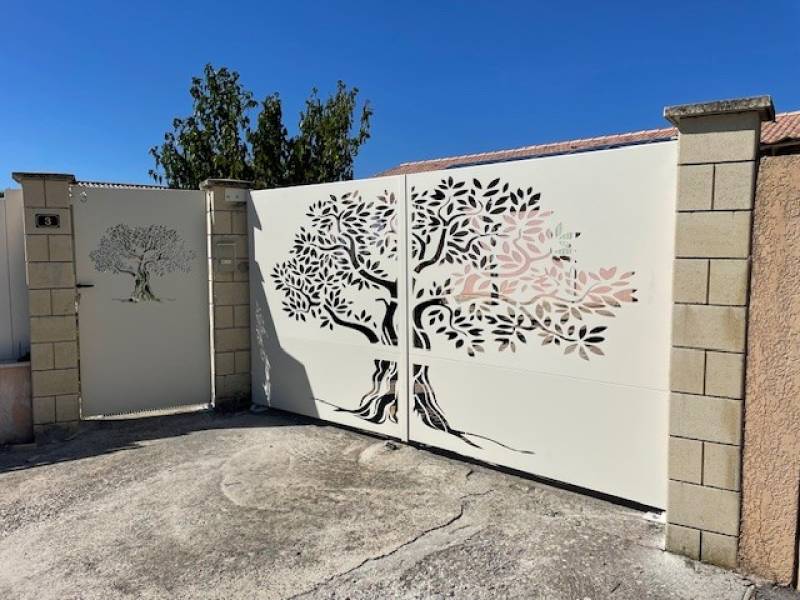 PORTAIL + PORTILLON A AUBIGNAN, VAUCLUSE