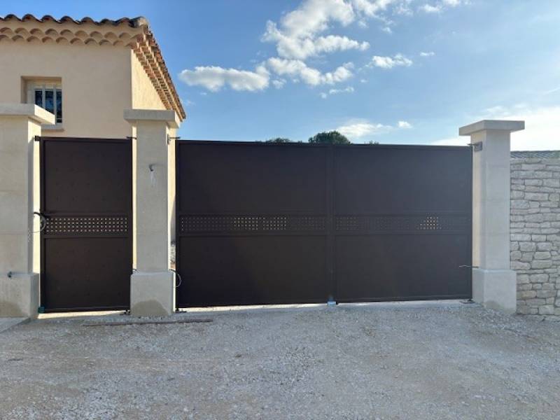 PORTAIL + PORTILLON A AUBIGNAN, VAUCLUSE