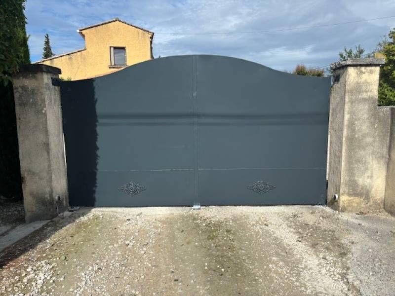 PORTAIL DEUX VANTAUX A AUBIGNAN, VAUCLUSE