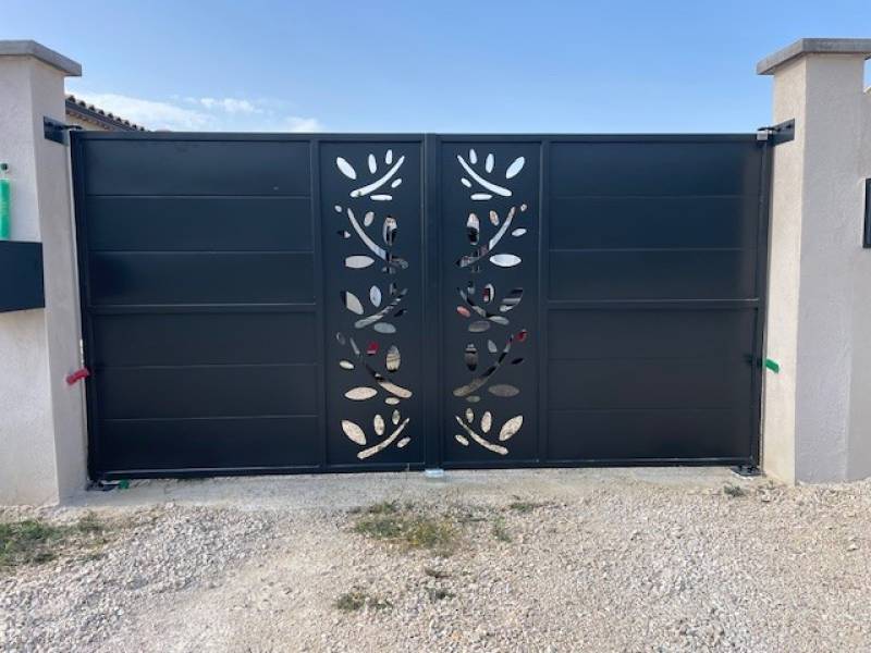 PORTAIL DEUX VANTAUX A AUBIGNAN, VAUCLUSE