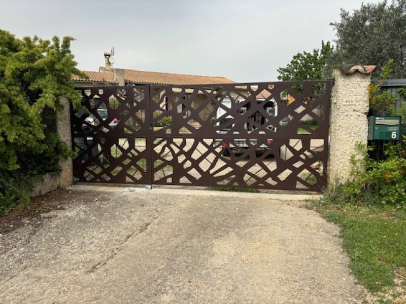 PORTAIL 2 VANTAUX A AUBIGNAN, VAUCLUSE