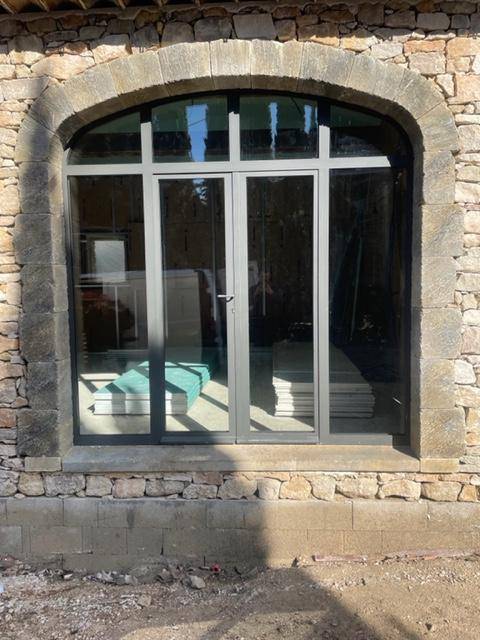 VERRIERE EXTERIEURE A AUBIGNAN, VAUCLUSE