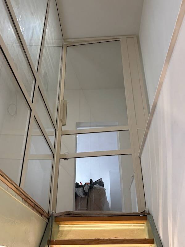 PORTE VITREE INTERIEURE A AUBIGNAN, VAUCLUSE