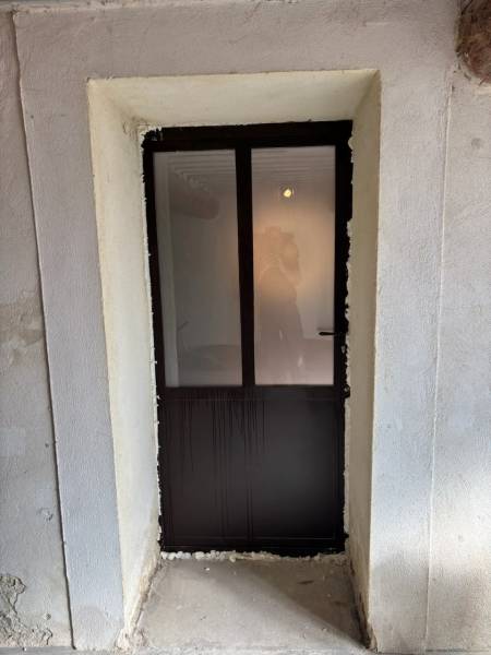 PORTE VITREE INTERIEURE A AUBIGNAN, VAUCLUSE