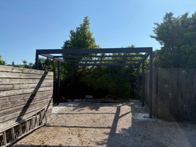 TONNELLE MODERNE A AUBIGNAN, VAUCLUSE