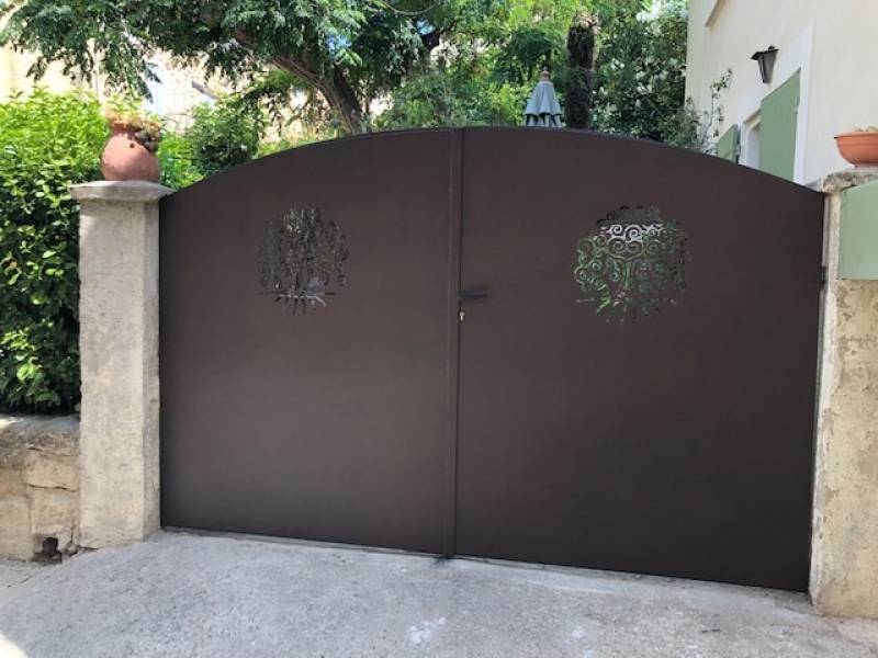 PORTAIL DEUX VANTAUX A AUBIGNAN, VAUCLUSE