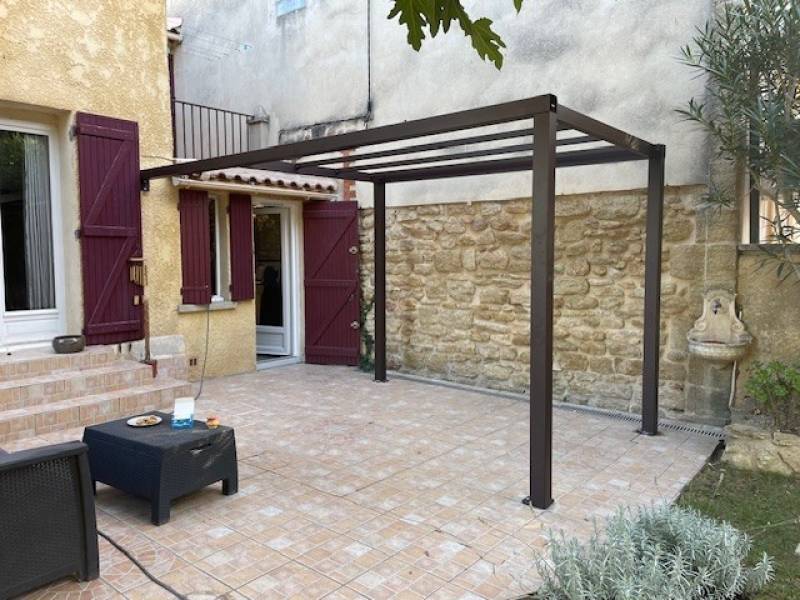 TONNELLE MODERNE A AUBIGNAN, VAUCLUSE