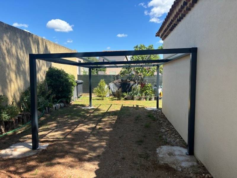 TONNELLE MODERNE A AUBIGNAN, VAUCLUSE