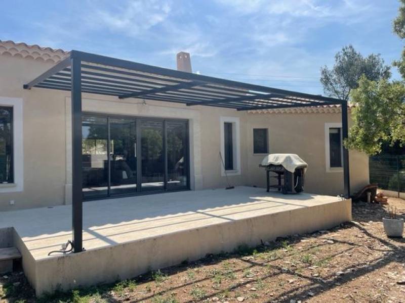 TONNELLE MODERNE A AUBIGNAN, VAUCLUSE